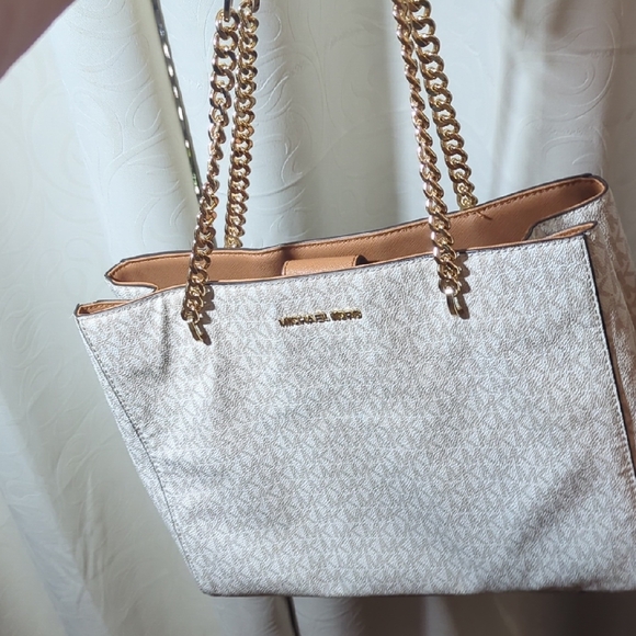 Michael Kors White Monogram Shoulder Bag - Picture 3 of 9